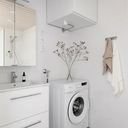 2br Design 400 M From Train Station Tikkurila *