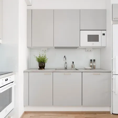 2br Design 400 M From Train Station Tikkurila Apartment *