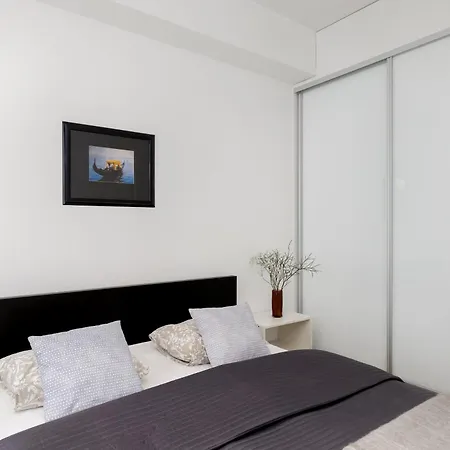 2br Design 400 M From Train Station Tikkurila Apartment *