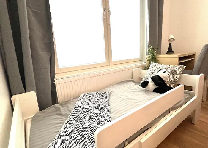 2br Design 400 M From Train Station Tikkurila Apartamento *