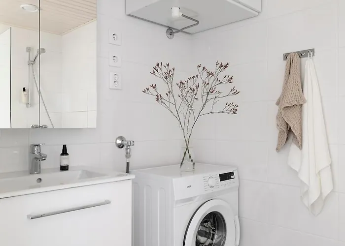 2br Design 400 M From Train Station Tikkurila *